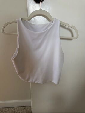 Amazon Essentials Women's White Sleeveless Crop Top